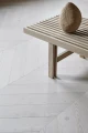 Podłoga jodełka francuska Chevron modrzew Timberwise 110x670 mm SNOW WHITE waxoil