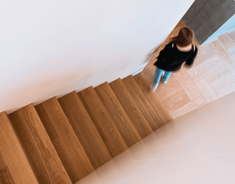 Schody dywanowe z prawdziwego drewna. Poznaj je i poczuj luksus pod swoimi stopami.